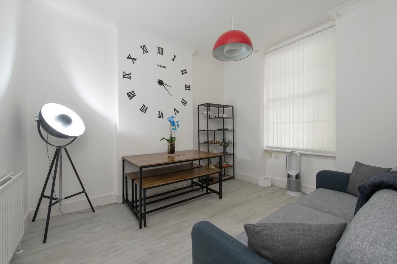 Tower Bridge Exclusive Two Bedroom *