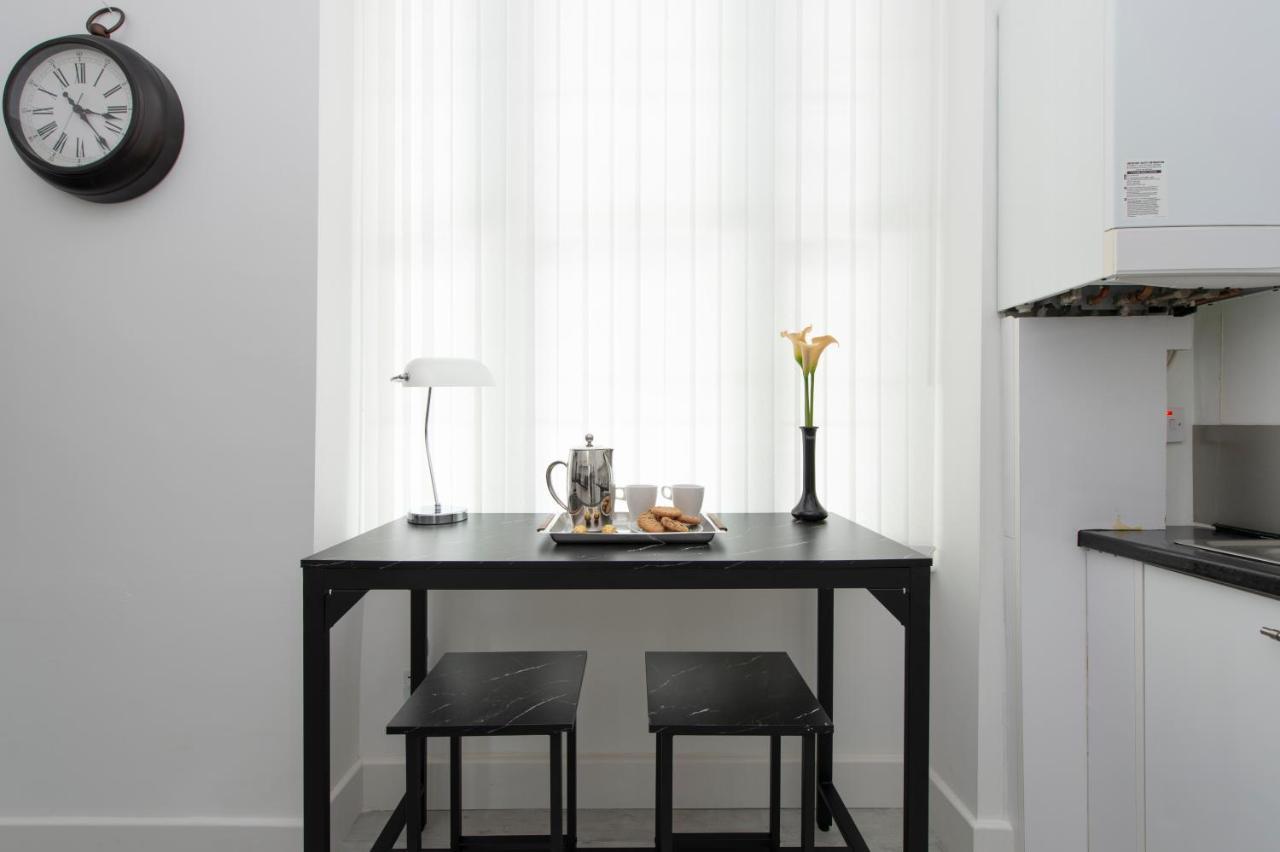 Tower Bridge Exclusive Two Bedroom *