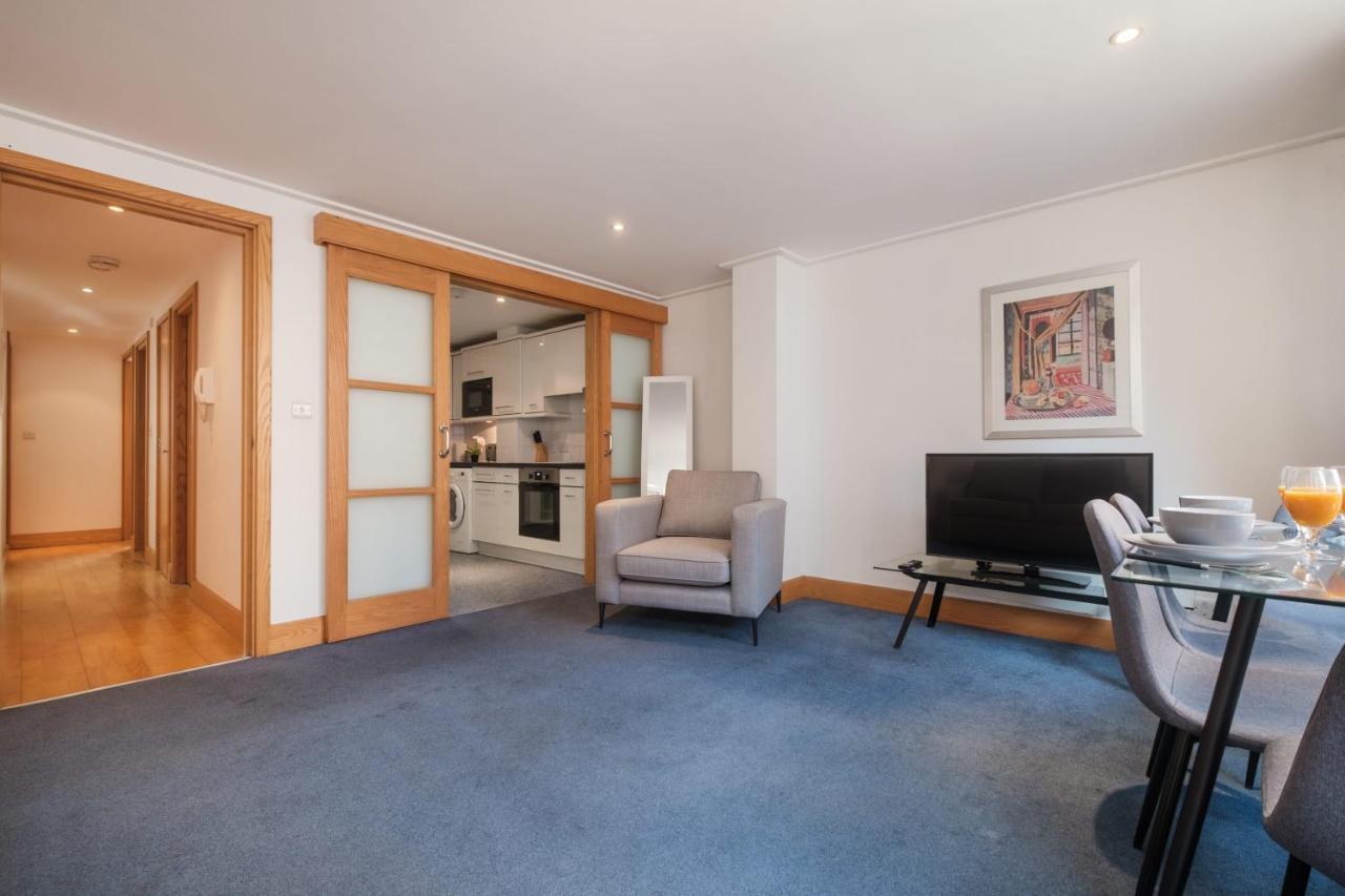 2 Bedroom Holborn * Londen