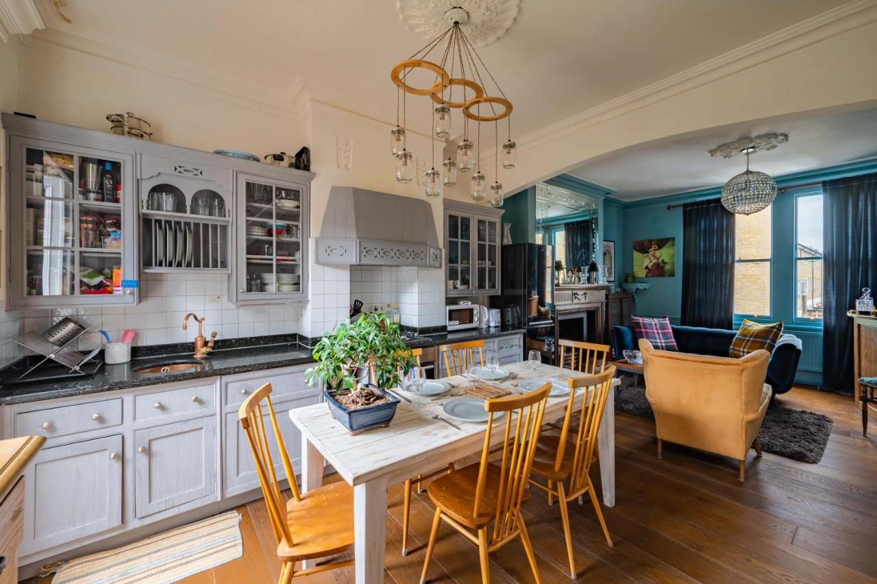 Vakantiehuis Charming With Roof Terrace In East By Underthedoormat Londen