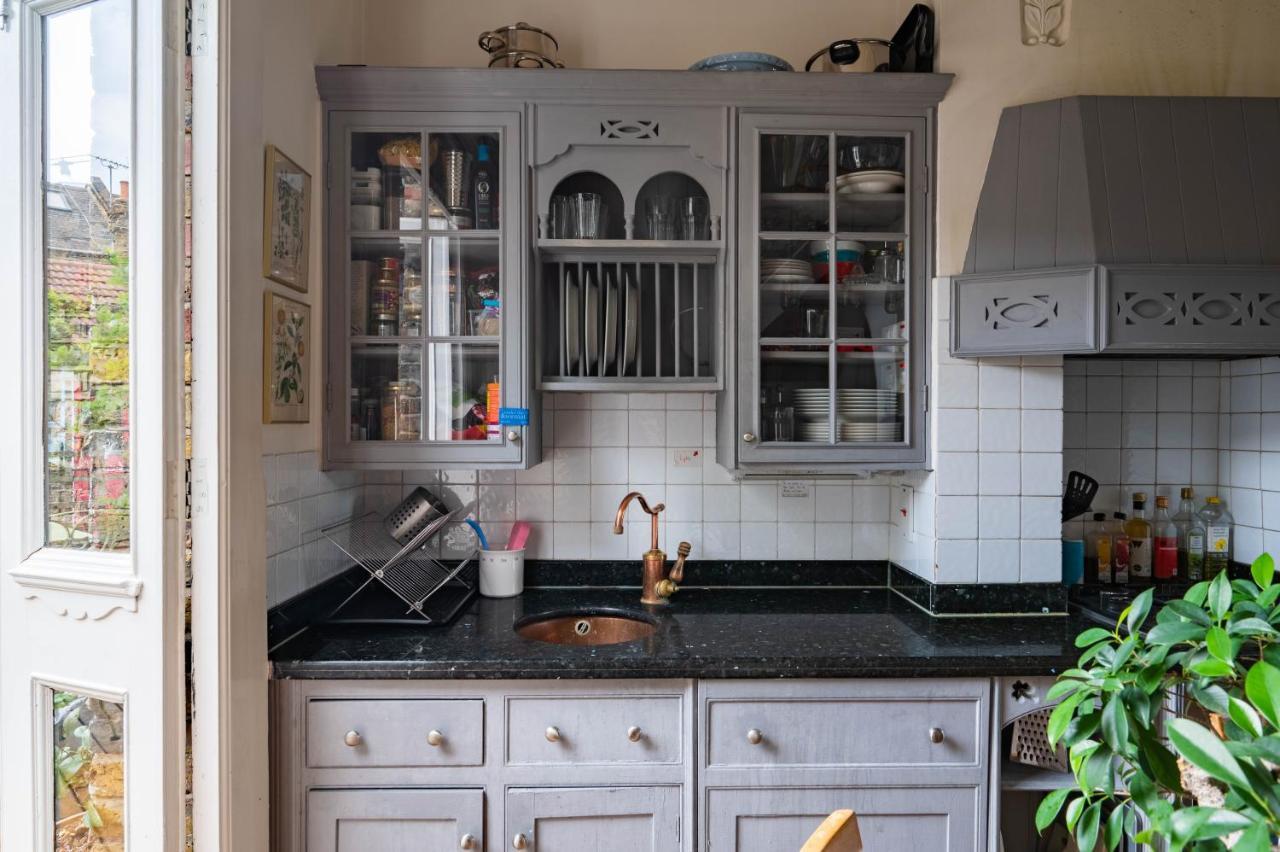 Vakantiehuis Charming With Roof Terrace In East By Underthedoormat