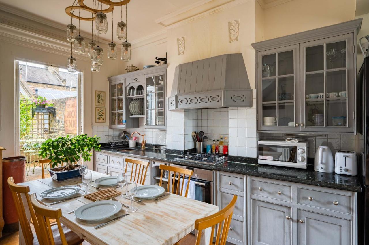 Charming With Roof Terrace In East By Underthedoormat Ferienhaus
