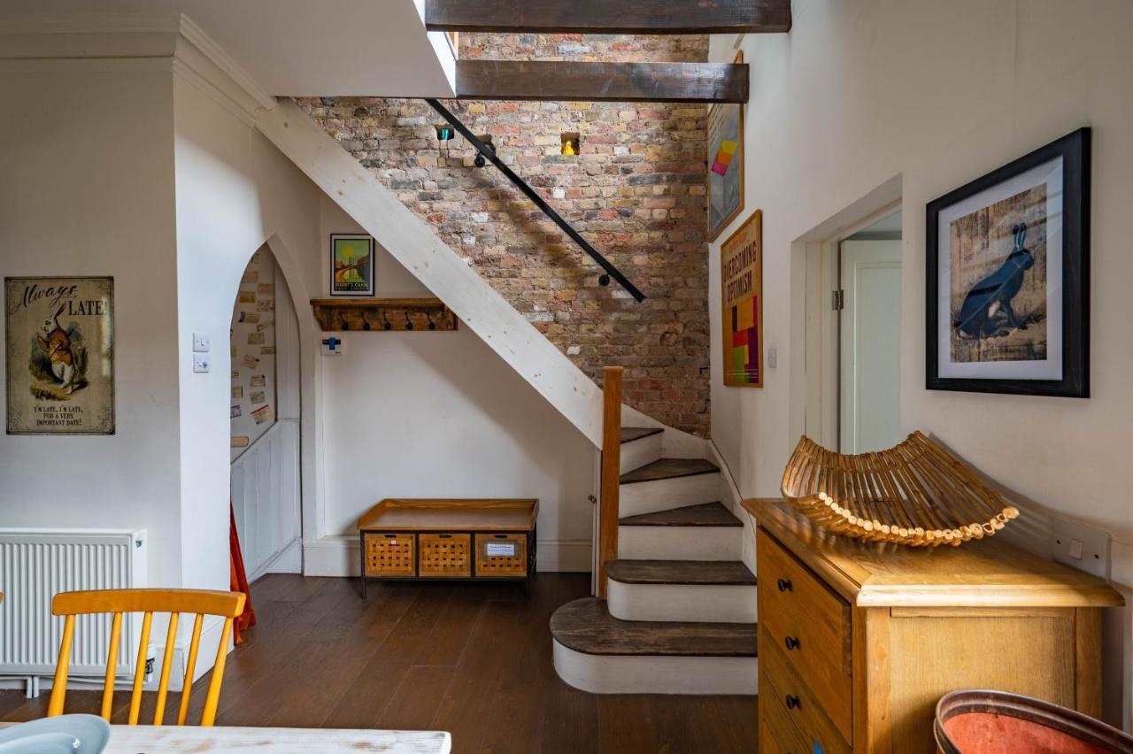 Vakantiehuis Charming With Roof Terrace In East By Underthedoormat