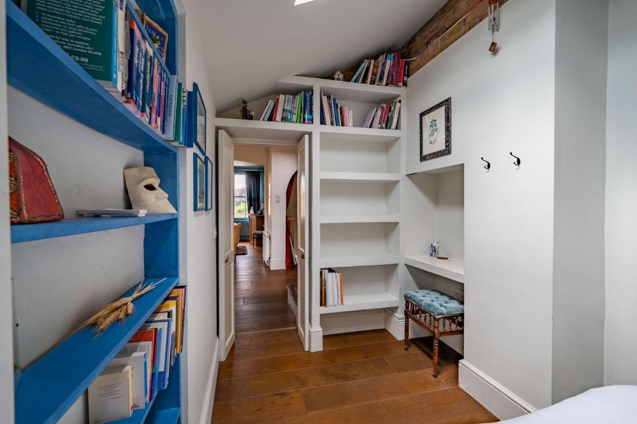 Charming With Roof Terrace In East By Underthedoormat * Londen