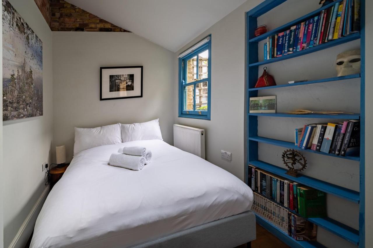 Charming With Roof Terrace In East By Underthedoormat * Londen