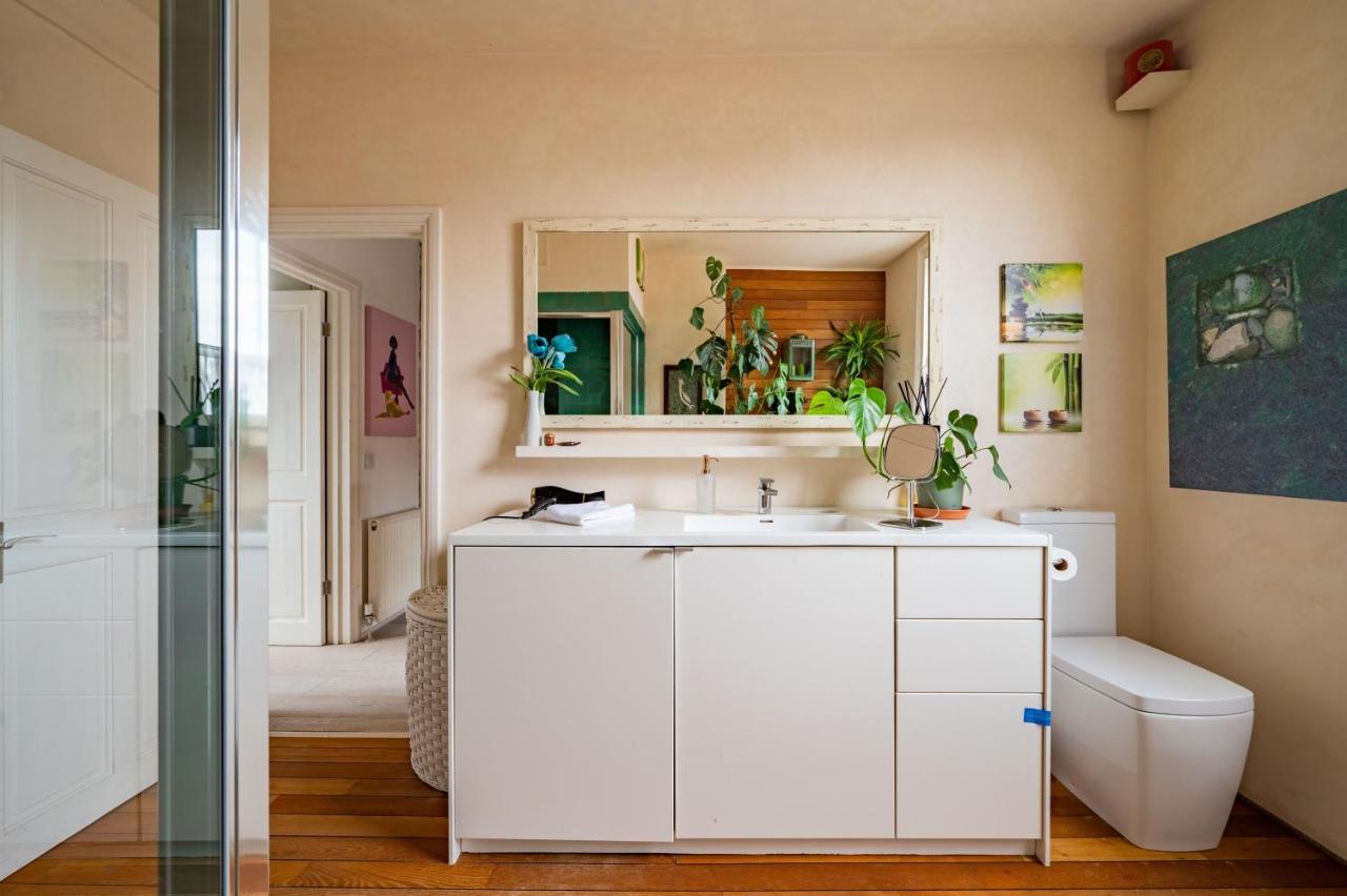 Vakantiehuis Charming With Roof Terrace In East By Underthedoormat