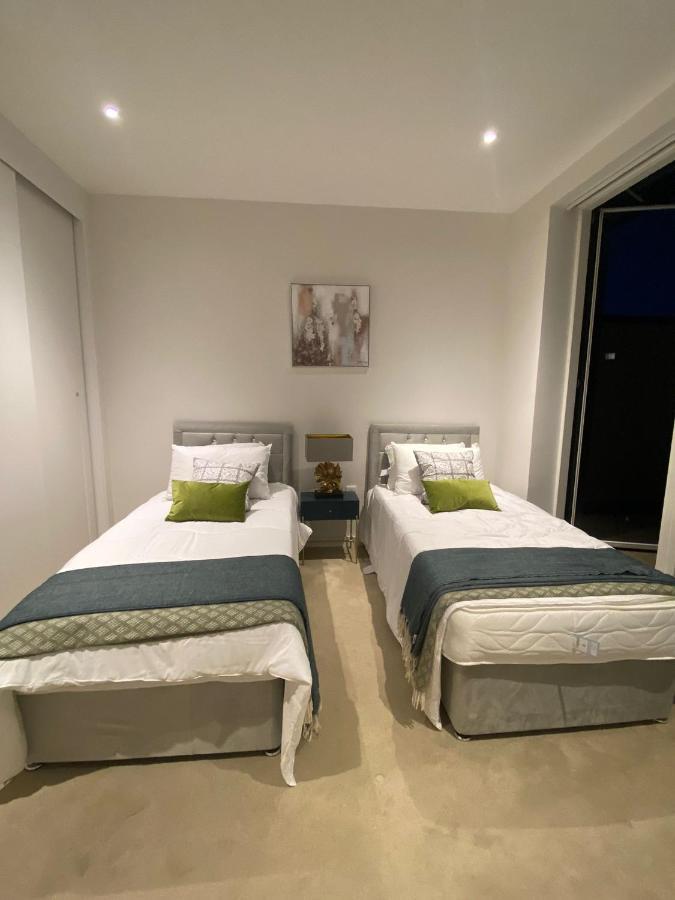 Marvelous 3 Bed Penthouse In Kewbridge Appartement