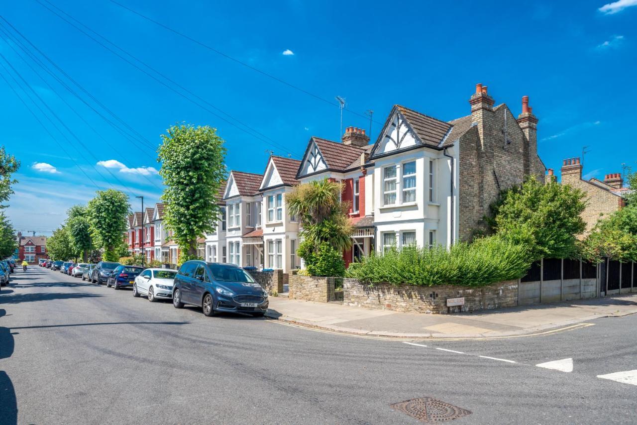 Homely 4-bedroom With 2 Baths & Free Parking Accommodatie bij particulieren Londen