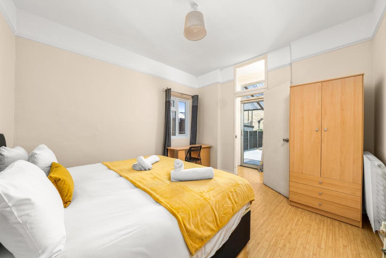 Homely 4-bedroom With 2 Baths & Free Parking Accommodatie bij particulieren Londen