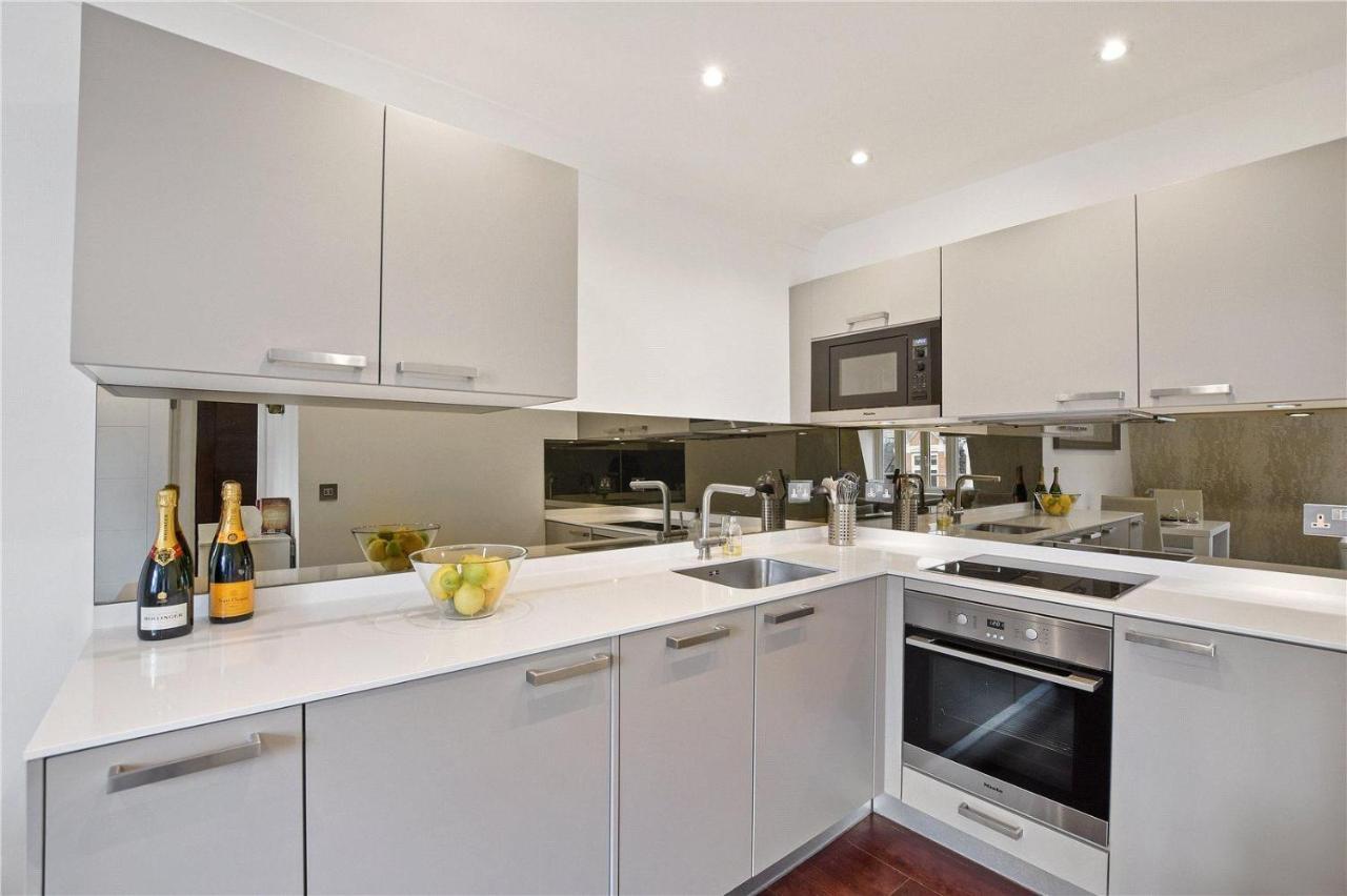 Famous Piccadilly Circus Apartment London