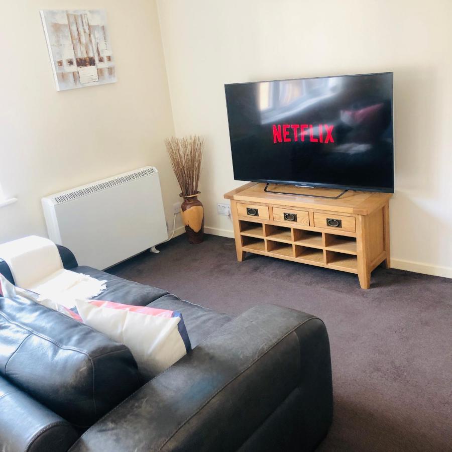 2 Bedroom, Near Station, Fast Wi-fi, Free Parking! Appartement