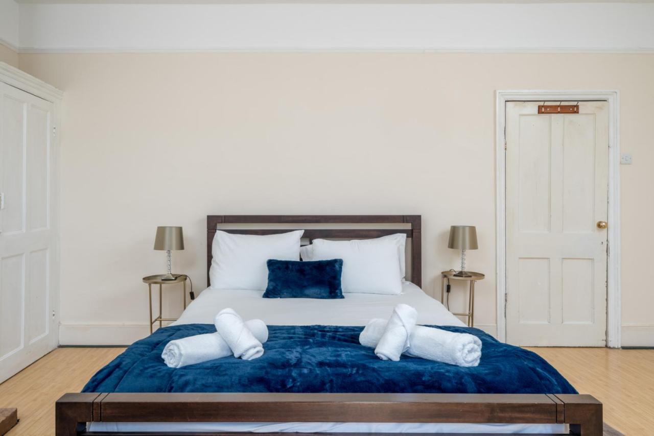 Homely 4-bedroom With 2 Baths & Free Parking Accommodatie bij particulieren Londen