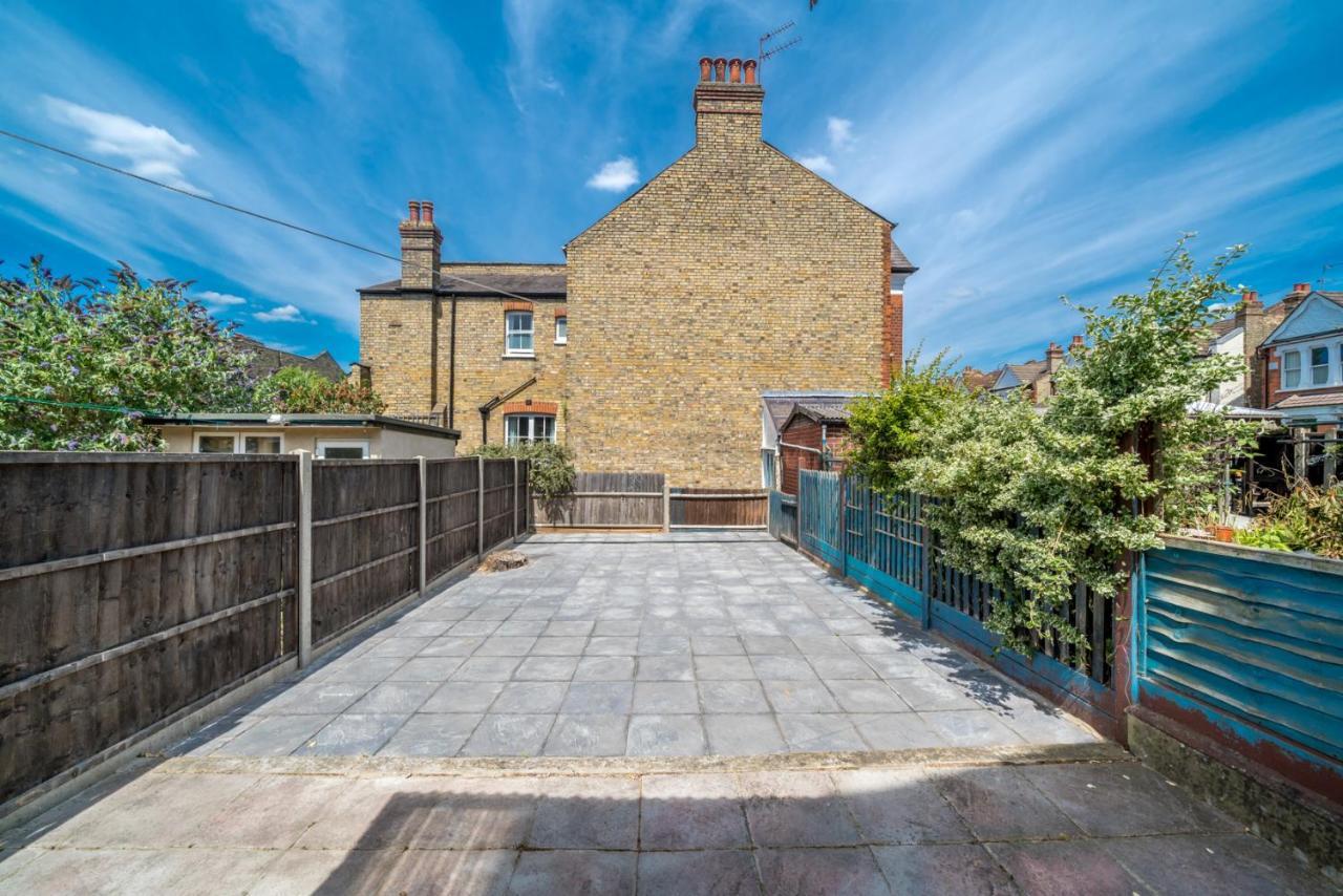 Homely 4-bedroom With 2 Baths & Free Parking * Londen