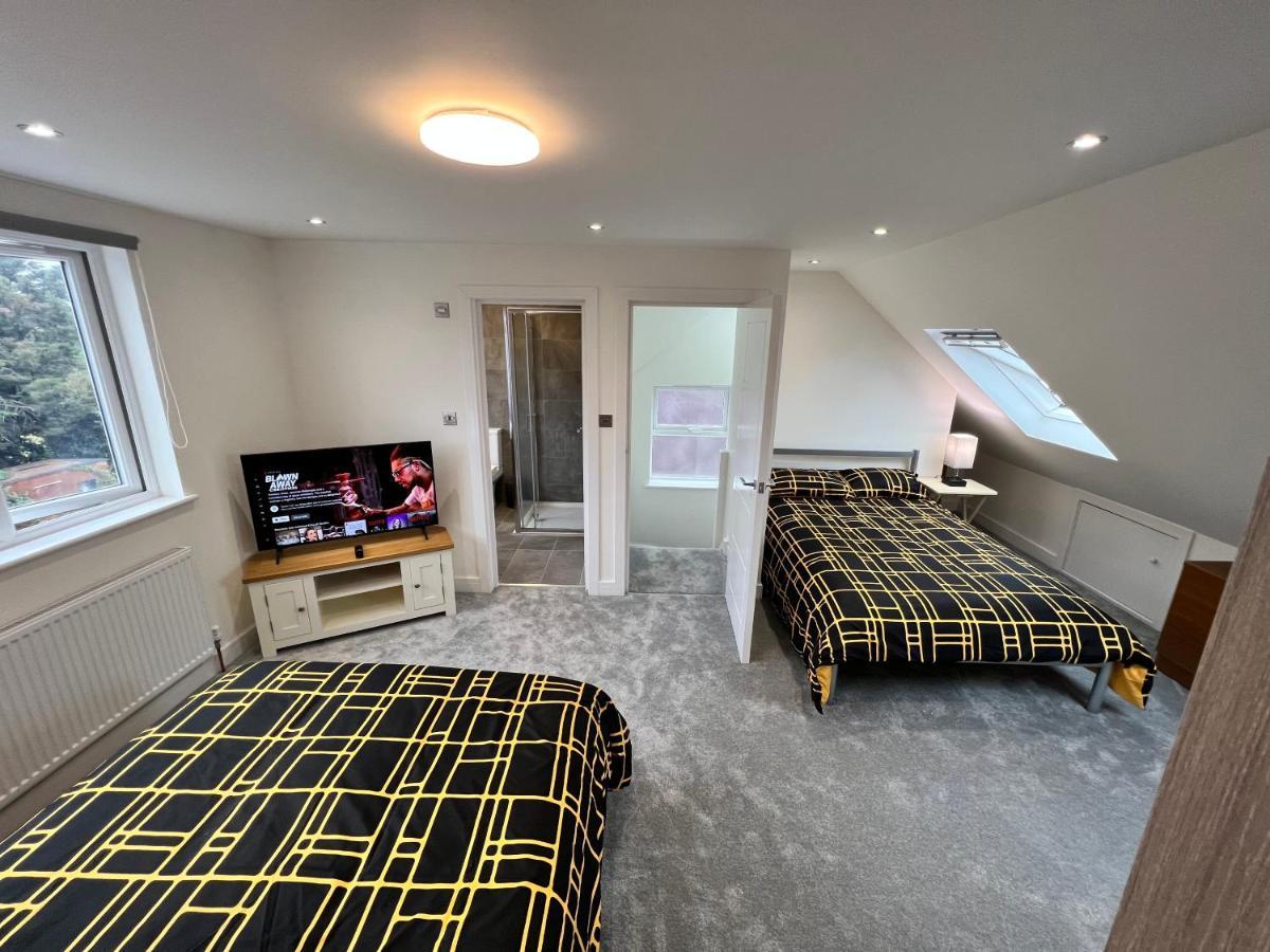 Wembley Stadium 5 Star Brand New Luxury Sleeps 14 With Parking Holiday home