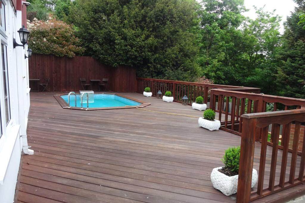 Jones Real Escapes Retreat * London