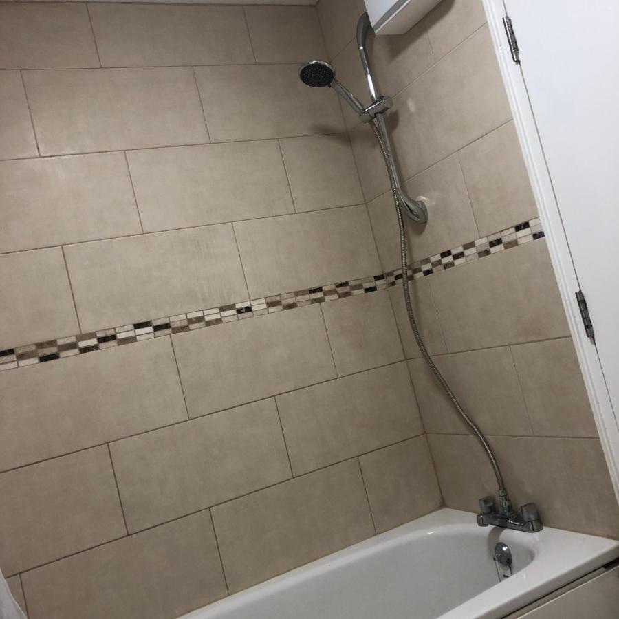 2 Bedroom, Near Station, Fast Wi-fi, Free Parking! Londen
