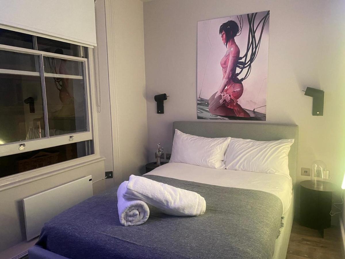 New Luxury Cyberpunk 1bed Studio Serviced Notting Hill Free Wifi & Netflix Location Perfect For Solo & Coupled Guests