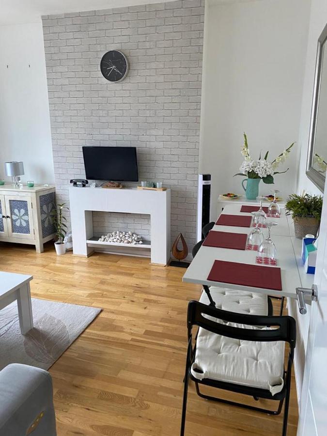 Lovely 2-bedroom In Zone 2 Leilighet