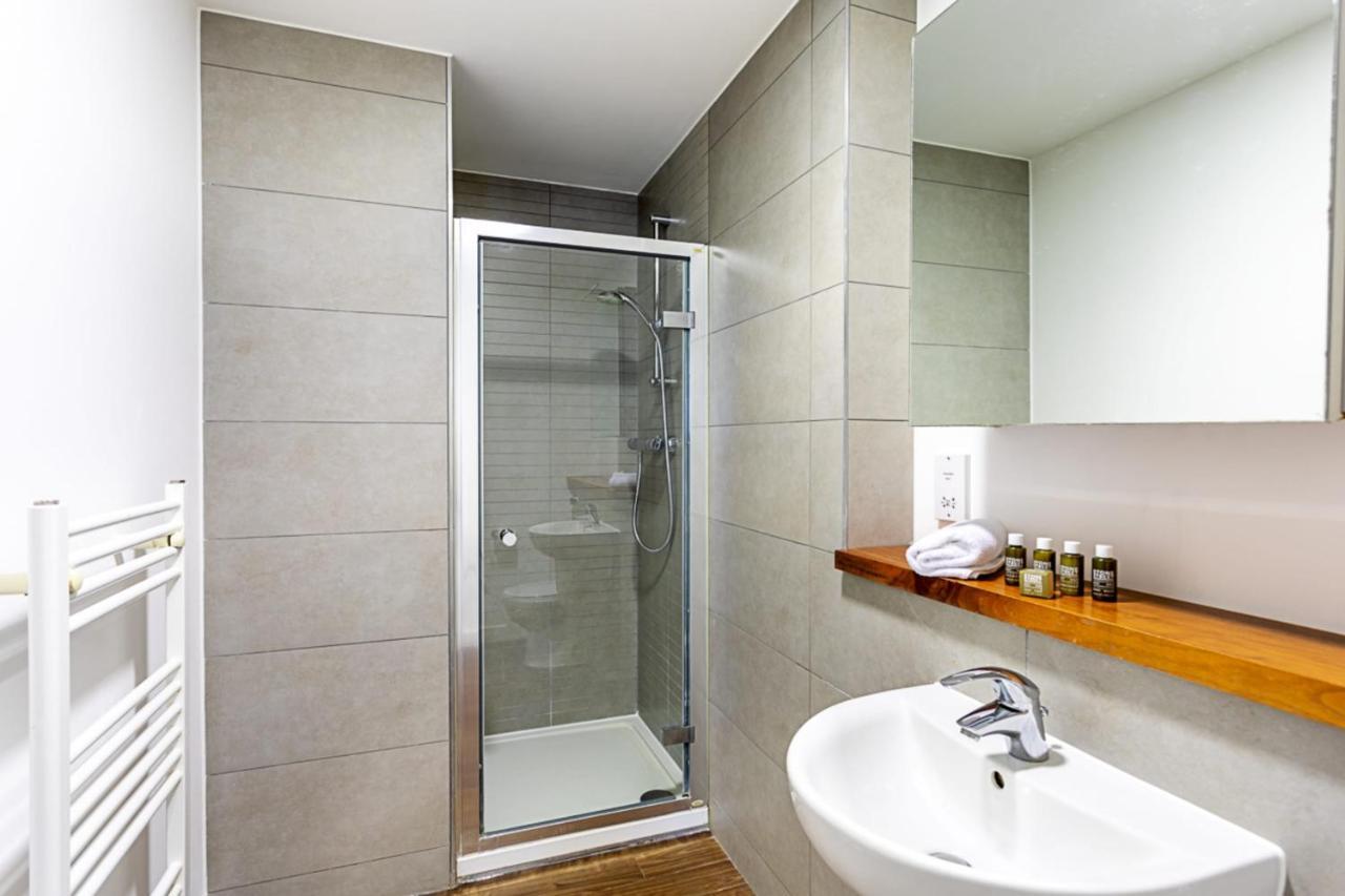 Chamber Street 12 Apartment London