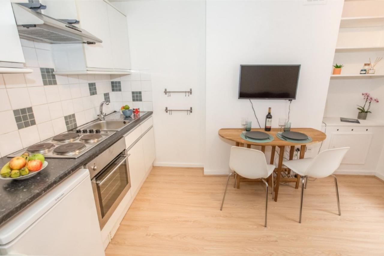 Next To Oxford Street Apartment