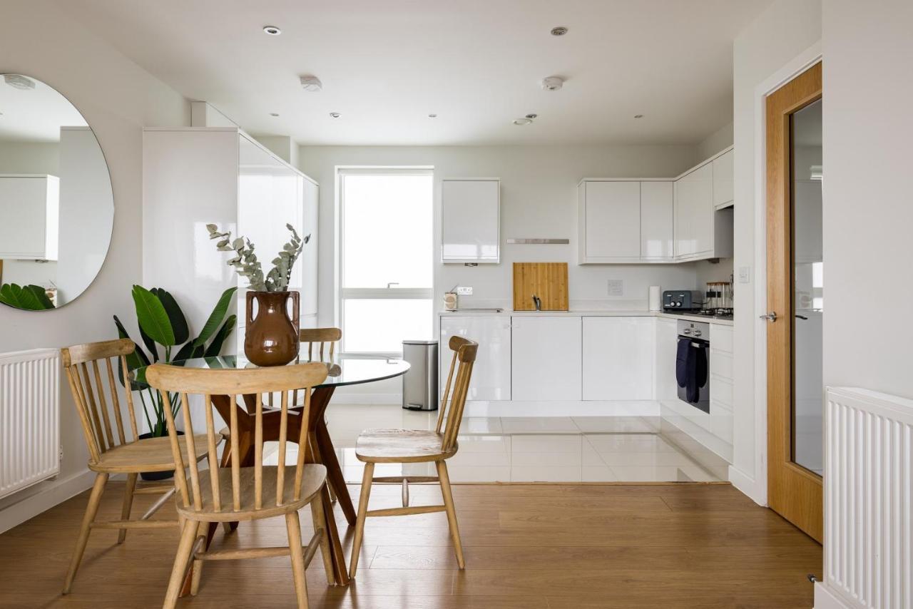The Limehouse Classic - Endearing 2bdr Flat With Balcony Apartment