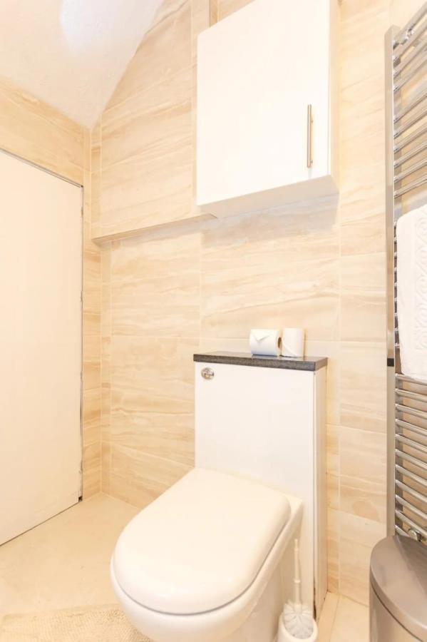 Cosy 2 Bedroom In With Garden