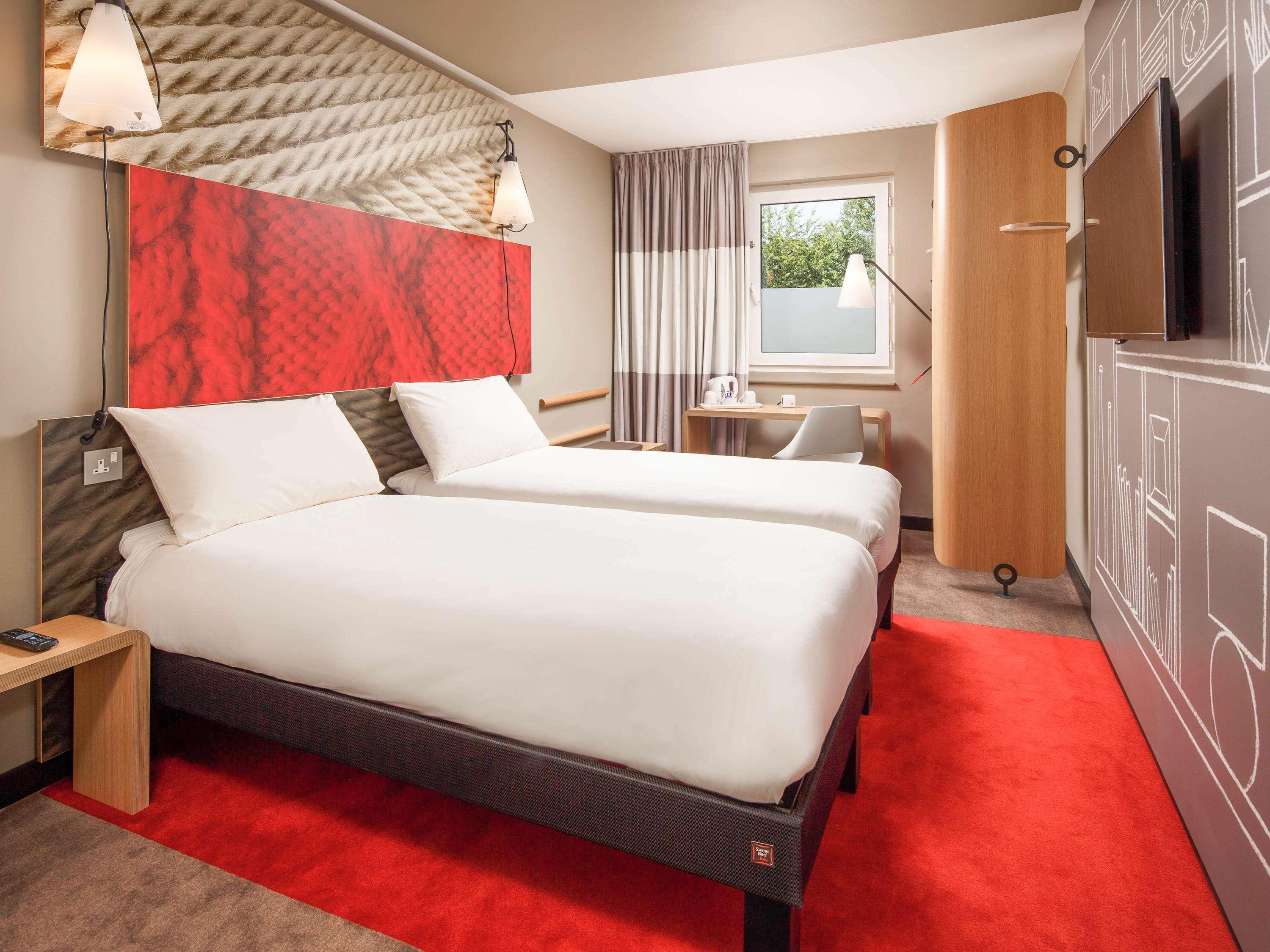 Ibis Stratford 3*