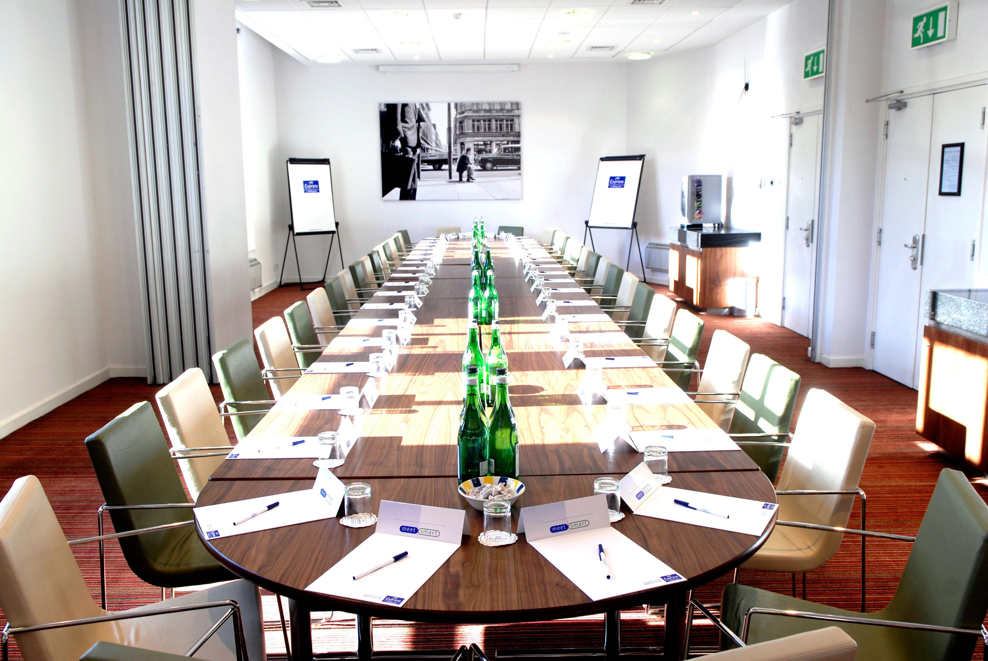 Express City, An Ihg 3* London