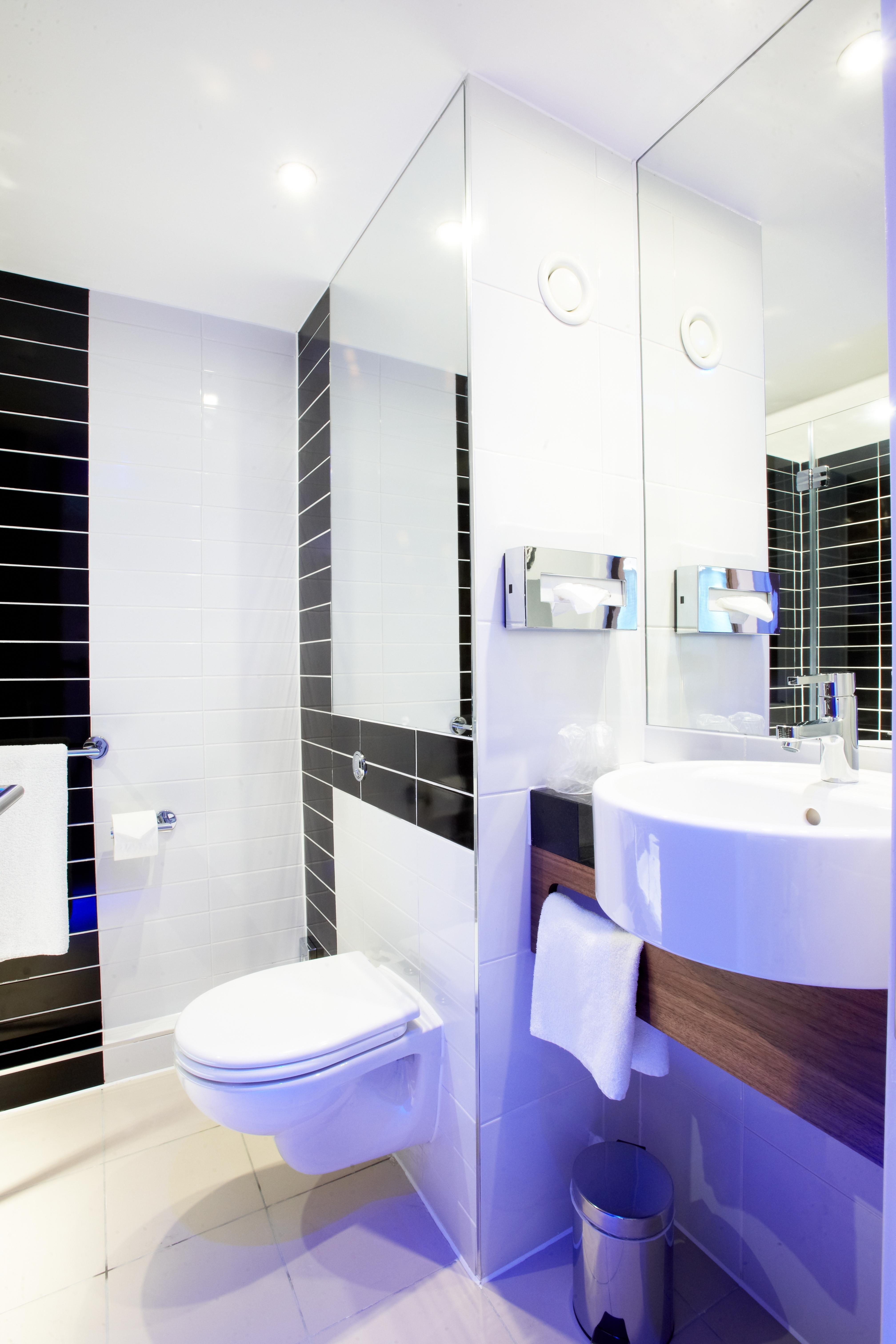 Express City, An Ihg 3* London