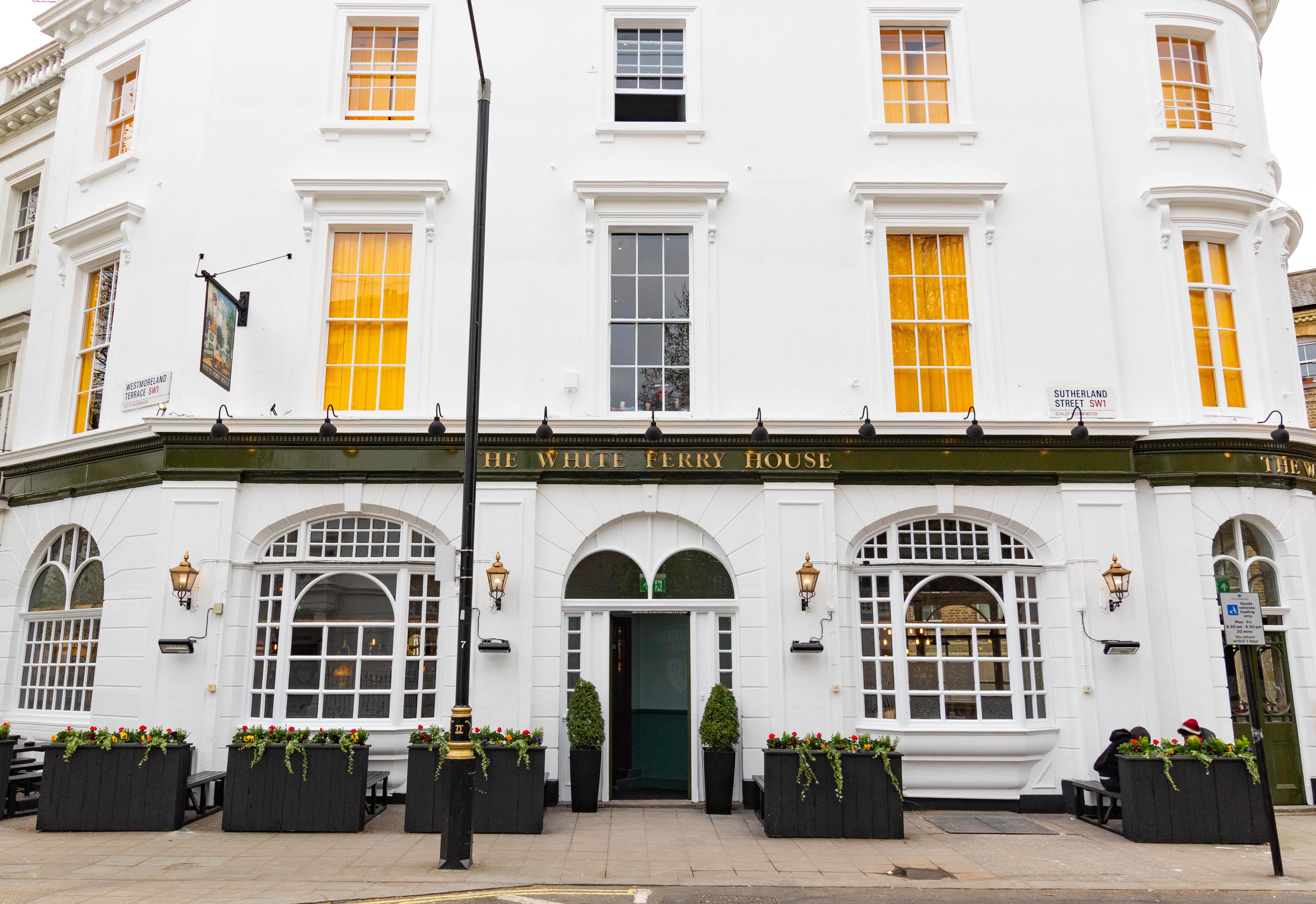Publove @ The White Ferry, Victoria Hostel London