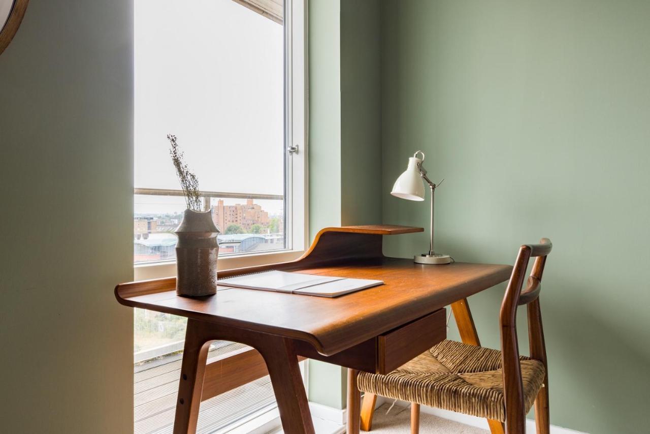Apartment The Limehouse Classic - Endearing 2bdr Flat With Balcony London