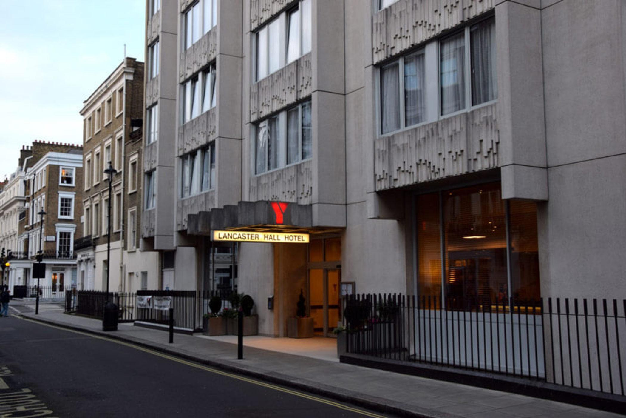 Lancaster Hall Hotell 3*