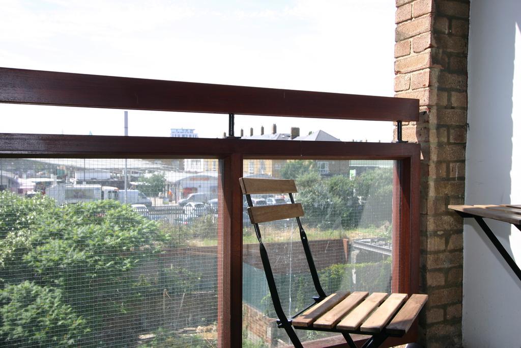 Lettingeasy - Brownfield Guest house London