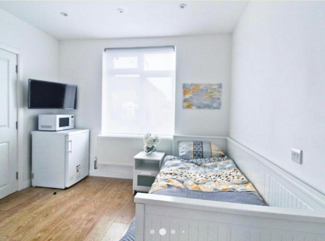 West Acton Studio Flat * Londen