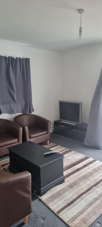 Very Two Bedroom In Leilighet London