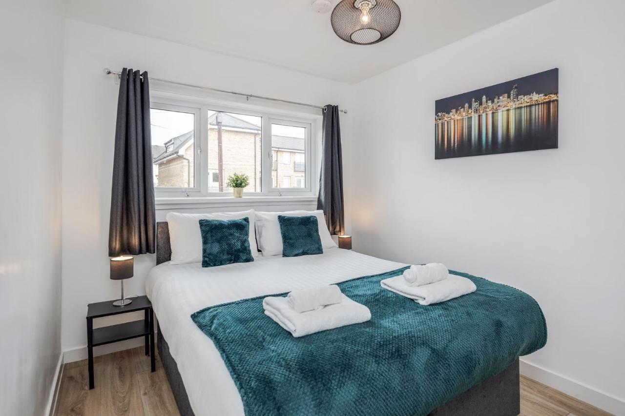 Ferienhaus Carlile House - 5 Bedroom, Sleeps 8, Free Parking, 2 Bathrooms By Damask Homes *