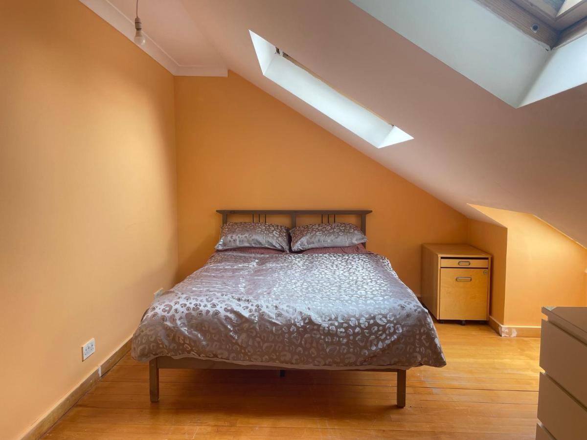 Private Room- Direct Travel Central/ Heathrow Gasthof London