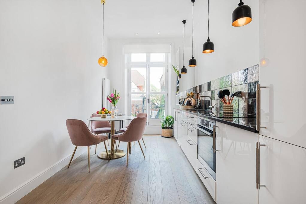Lady On The Lane- 2 Bed Primrose Hill