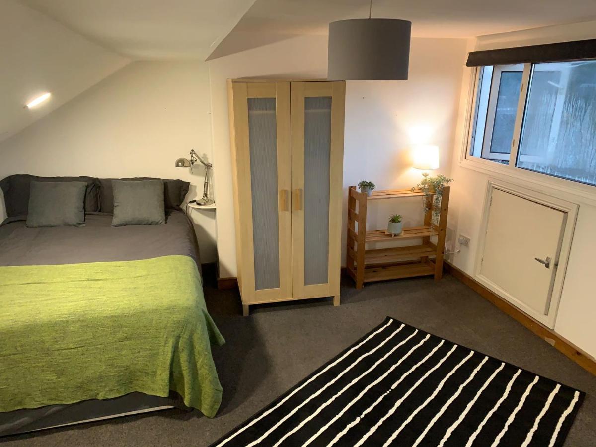 Balham, South Spacious 6, 6 Available Habitación en casa particular