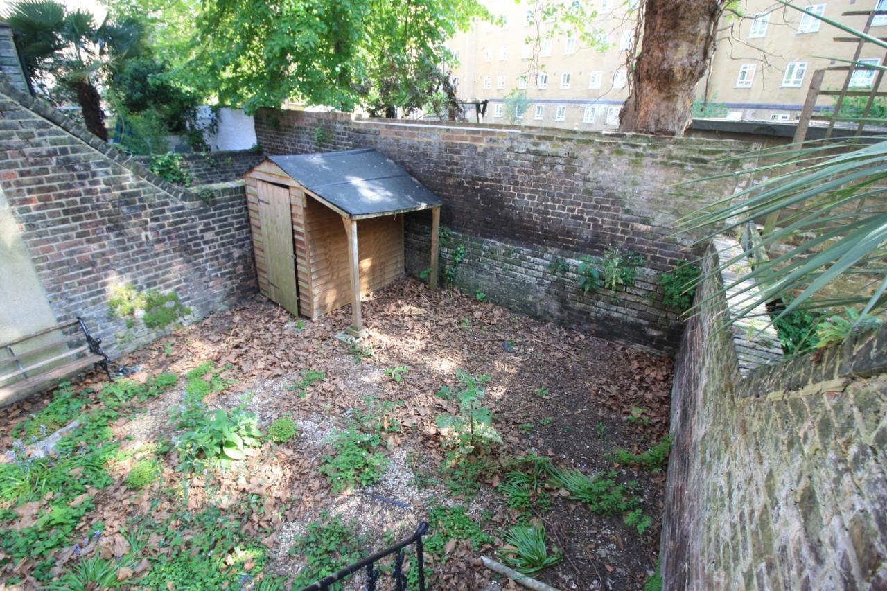 Well Appointed Garden In Kensington Olympia *
