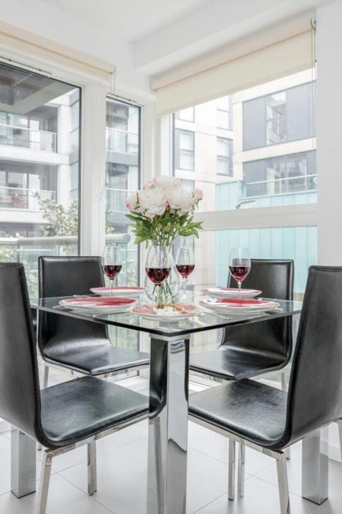 - 4-impressive Apt-city/theatre/events- * London