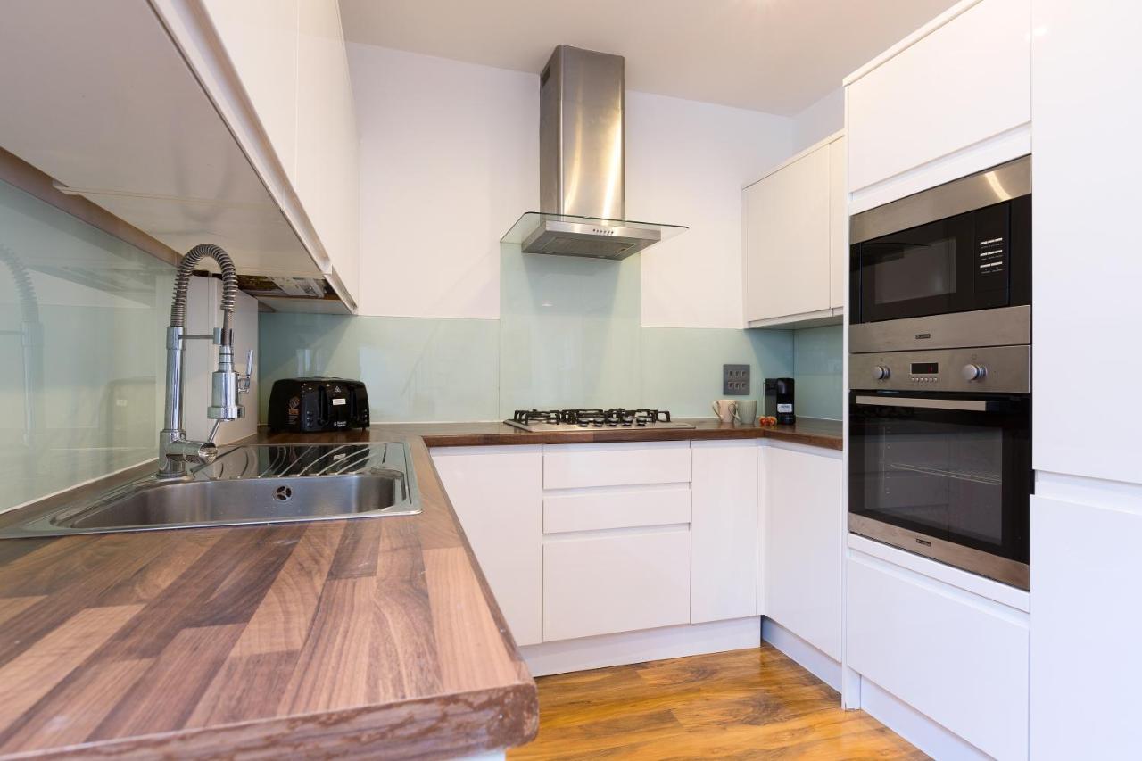 Spacious 4 Bedrooms Flat In New Oxford Street Apartment *