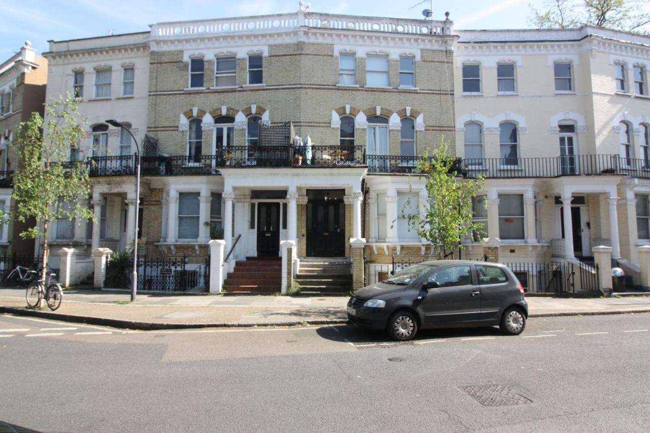 Well Appointed Garden In Kensington Olympia Londen