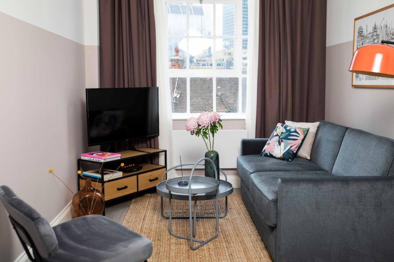 Bob W Commercial House * London