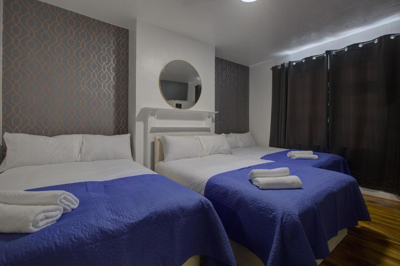 Guest house Twin Towerd London