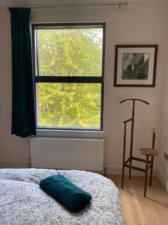 Bright & Beautiful Loft 10mins To Shoreditch Londen