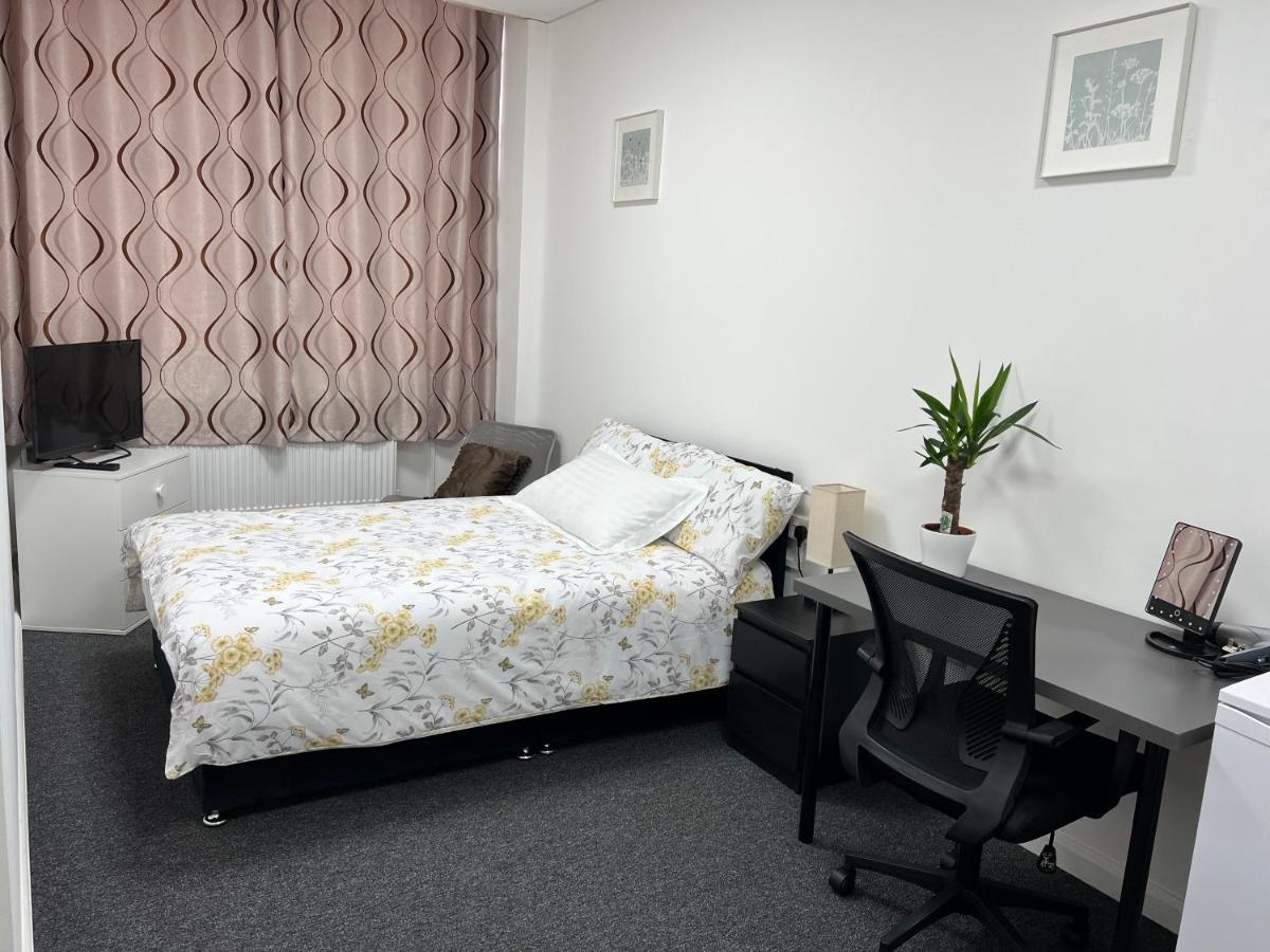 Mj - Entire Serviced For 6 Guests - Next To Tube Station Skyline View - Hotel Londen