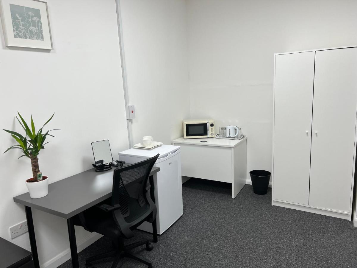 Mj - Entire Serviced For 6 Guests - Next To Tube Station Skyline View - 3* Londen
