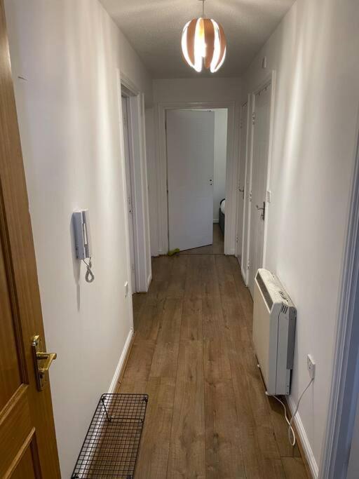 Lovely 2-bed Flat Along The River Thames Leilighet *