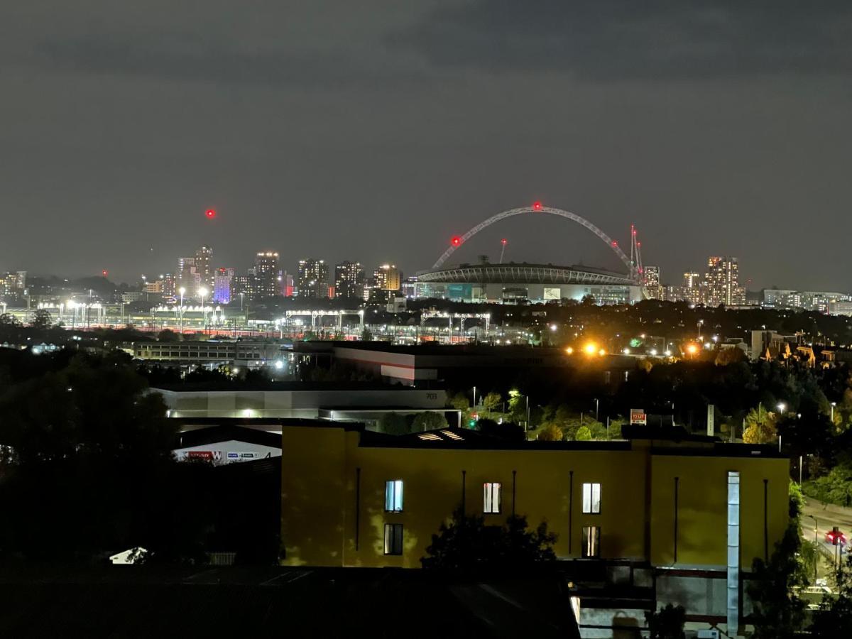 Mj - Entire Serviced For 6 Guests - Next To Tube Station Skyline View - Hotel Londen